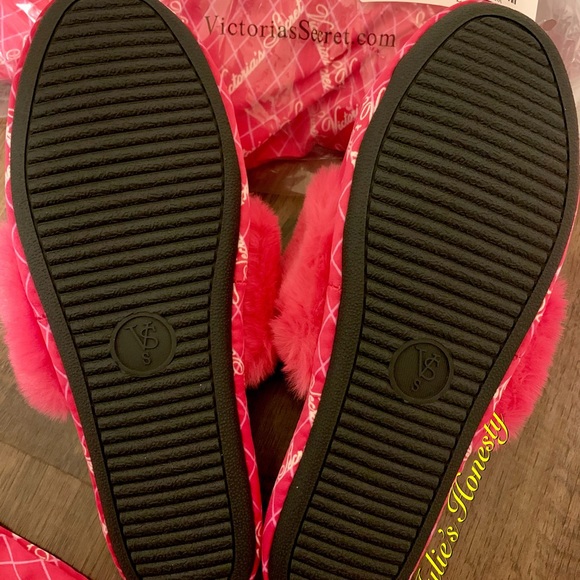 NWT Victoria’s Secret Signature SATIN Slippers - Picture 6 of 6